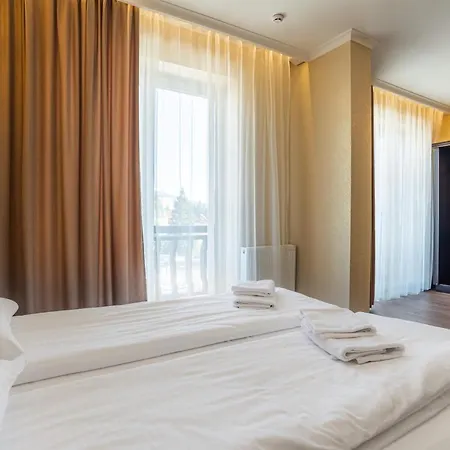 Amarena - Breakfast Included In The Price Swimming Pool Sauna Hammam Jacuzzi Restaurant Inexpensive And Delicious Food Parking Area Barbecue 400 M To Lift 1 And Resort 4*