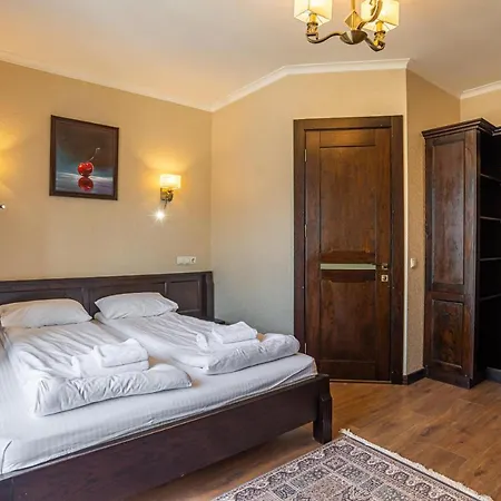 Amarena - Breakfast Included In The Price Swimming Pool Sauna Hammam Jacuzzi Restaurant Inexpensive And Delicious Food Parking Area Barbecue 400 M To Lift 1 And 4* Bukovel