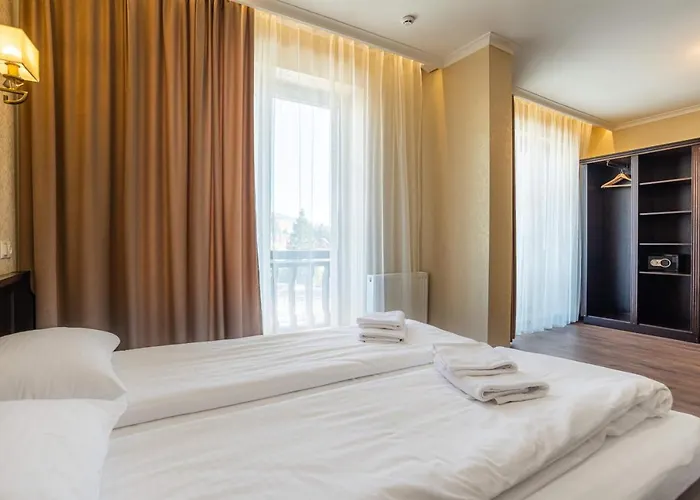 Amarena - Breakfast Included In The Price Swimming Pool Sauna Hammam Jacuzzi Restaurant Inexpensive And Delicious Food Parking Area Barbecue 400 M To Lift 1 And Üdülőközpont 4*