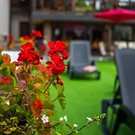 Amarena - Breakfast Included In The Price Swimming Pool Sauna Hammam Jacuzzi Restaurant Inexpensive And Delicious Food Parking Area Barbecue 400 M To Lift 1 And 4*