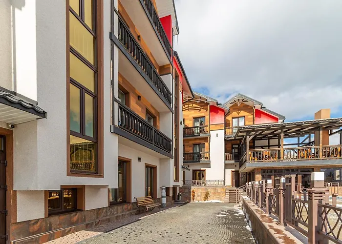 Amarena - Breakfast Included In The Price Swimming Pool Sauna Hammam Jacuzzi Restaurant Inexpensive And Delicious Food Parking Area Barbecue 400 M To Lift 1 And Курортный комплекс Буковель